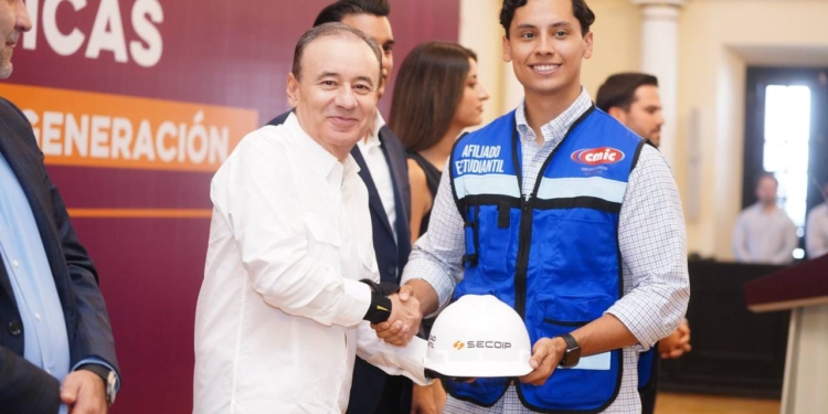 GOBERNADOR DURAZO Y EMPRESARIADO COORDINAN ESFUERZOS PARA PROFESIONALIZAR A JÓVENES EN LA INDUSTRIA CON ENTREGA DE BECAS