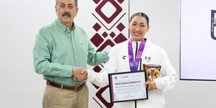 RECONOCE JAVIER LAMARQUE A LA ATLETA ANA CAROLINA HERRERA POR OBTENER MEDALLA DE ORO EN LOS JUEGOS PANAMERICANOS JUVENILES