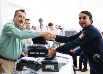 CAJEME REFUERZA A SU POLICÍA MUNICIPAL CON ENTREGA DE 1 MIL 400 UNIFORMES