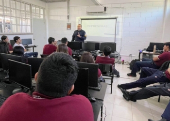 BRINDA PROGRAMAS PREVENTIVOS DE LA SSPM PLÁTICA SOBRE LA PREVENCIÓN DE DROGAS A ESTUDIANTES DE PREPARATORIA