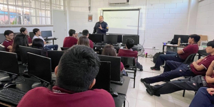 BRINDA PROGRAMAS PREVENTIVOS DE LA SSPM PLÁTICA SOBRE LA PREVENCIÓN DE DROGAS A ESTUDIANTES DE PREPARATORIA