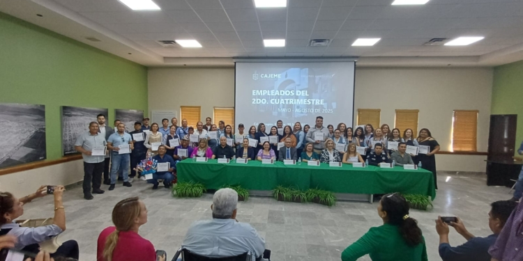 RECONOCEN POR SU DESEMPEÑO A 52 EMPLEADAS Y EMPLEADOS DEL SEGUNDO CUATRIMESTRE 2025