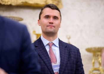BALEAN A ACTIVISTA CHARLIE KIRK, ALIADO DE TRUMP; DIFUNDEN VIDEO