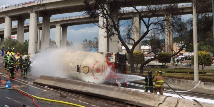 YA SON 10 MUERTOS POR EXPLOSIÓN DE PIPA EN PUENTE DE LA CONCORDIA