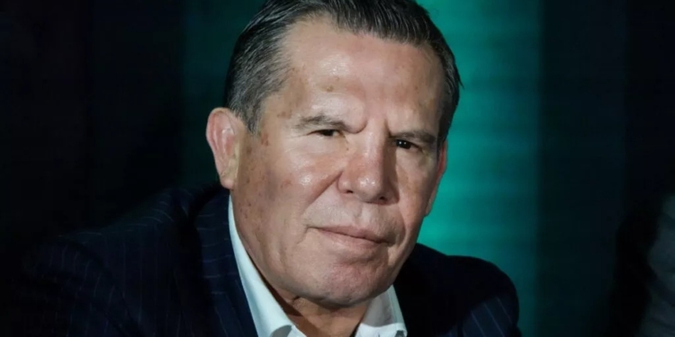 HOSPITALIZAN A JULIO CÉSAR CHÁVEZ EN CULIACÁN