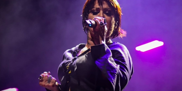 ALEJANDRA GUZMÁN, DE NUEVO AL QUIRÓFANO, SE SOMETE A CIRUGÍA DE LA COLUMNA VERTEBRAL