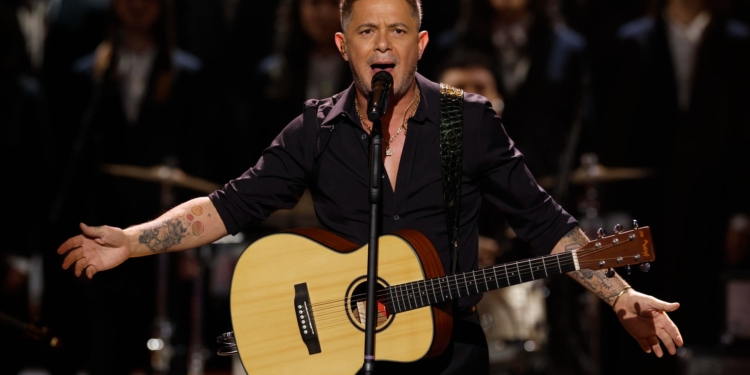 ALEJANDRO SANZ RECIBIRÁ EL PREMIO ‘ESCOBÓN DE ORO’ DE 2025