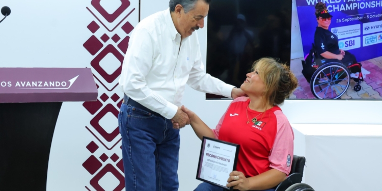 RECONOCE AYUNTAMIENTO A LETICIA OCHOA ATLETA PARALÍMPICA CAJEMENSE DE TALLA INTERNACIONAL
