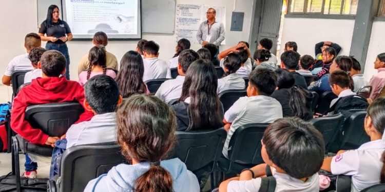 IMPARTE DIRECCIÓN DE PROGRAMAS PREVENTIVOS PLÁTICA A ESTUDIANTES DE SECUNDARIA EN VILLA BONITA