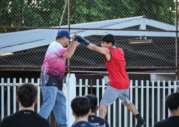 REALIZAN CLASE COMUNITARIA “BOXEANDO POR LA PAZ” EN LA COLONIA PRIMERO DE MAYO