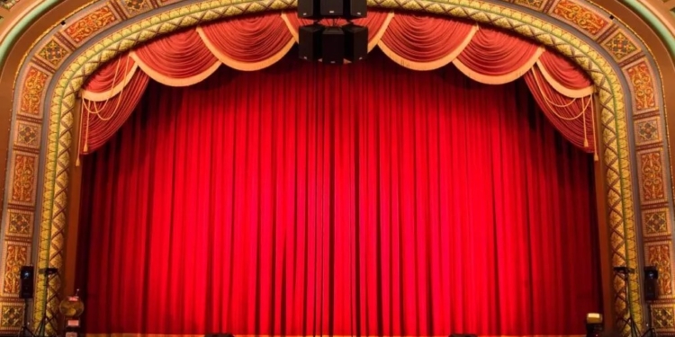 HUELGA DE ACTORES DE BROADWAY A PUNTO DE ESTALLAR: DEJARÍAN ESCENARIOS Y CERRARÍAN 32 PRODUCCIONES TEATRALES