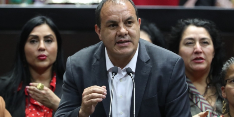 CAPTAN AL DIPUTADO CUAUHTÉMOC BLANCO JUGANDO PÁDEL DURANTE SESIÓN DE DIPUTADOS