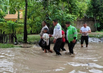 LLUVIAS EN VERACRUZ DEJAN UN POLICÍA MUERTO Y CAUSAN SEVERAS INUNDACIONES