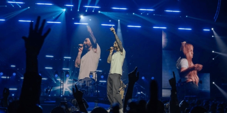 MAROON 5 INAUGURA LA ARENA GUADALAJARA ANTE 16,000 ASISTENTES