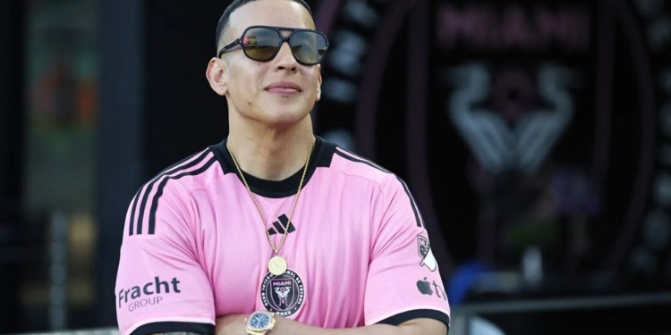 DADDY YANKEE REGRESA DEL RETIRO PARA CANTAR EN LOS BILLBOARD 2025