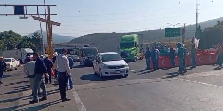 CAMPESINOS DAN MARCHA ATRÁS A PROTESTAS EN CASETAS DE MICHOACÁN Y SINALOA