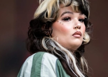 LOLA YOUNG CANCELA TODOS SUS SHOWS TRAS COLAPSAR EN FESTIVAL