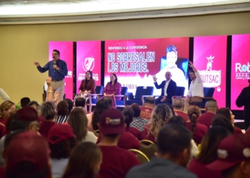 PRESIDE JAVIER LAMARQUE CONFERENCIA “MENTES A LA CARTA”