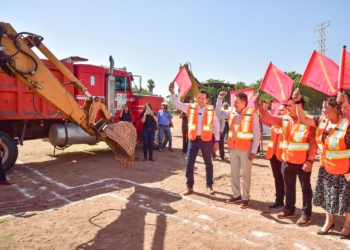 DA BANDERAZO JAVIER LAMARQUE A NUEVAS INSTALACIONES DEL SNTE 54 EN CAJEME
