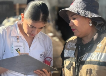 IMPULSA SALUD MUNICIPAL Y DISTRITO DE SALUD lV CAMPAÑA CASA POR CASA PARA ELIMINAR CRIADEROS DE MOSQUITOS