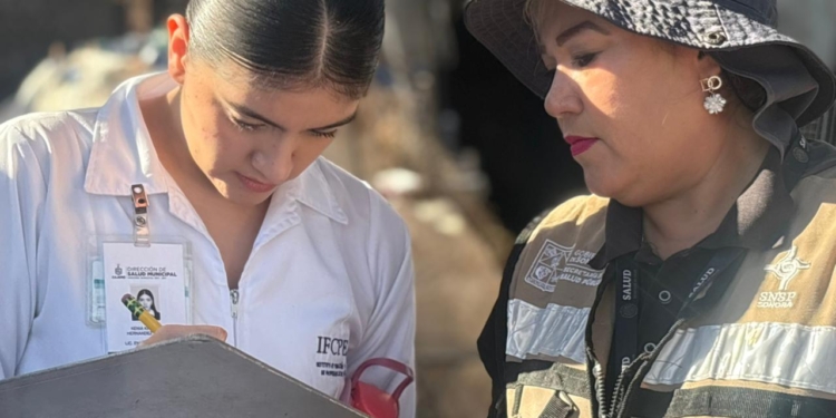 IMPULSA SALUD MUNICIPAL Y DISTRITO DE SALUD lV CAMPAÑA CASA POR CASA PARA ELIMINAR CRIADEROS DE MOSQUITOS