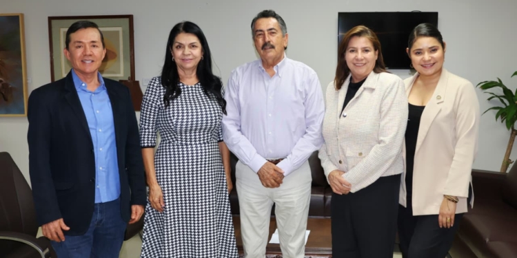 SE REÚNE JAVIER LAMARQUE CON DIPUTADAS Y DIPUTADOS EN EL CONGRESO DEL ESTADO