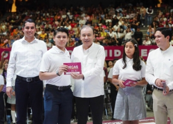 GOBERNADOR DURAZO INCREMENTA A MIL MILLONES EL PRESUPUESTO DE BECAS SONORA PARA 2026