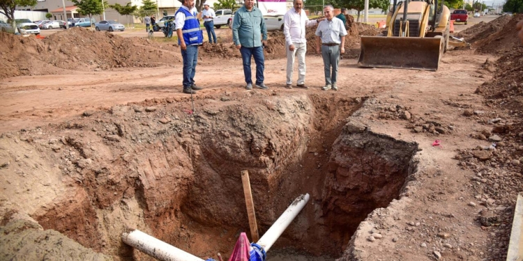 SUPERVISA JAVIER LAMARQUE TRABAJOS DE PAVIMENTACIÓN E INFRAESTRUCTURA EN CAJEME