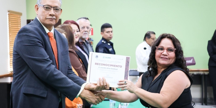 DISTINGUEN A 53 EMPLEADOS POR 25 AÑOS DE TRAYECTORIA AL SERVICIO DEL AYUNTAMIENTO DE CAJEME