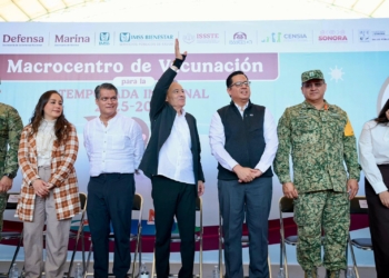 GOBERNADOR DURAZO ARRANCA MACROCENTRO DE VACUNACIÓN PARA APLICACIÓN DE MÁS DE UN MILLÓN DE BIOLÓGICOS EN TEMPORADA INVERNAL