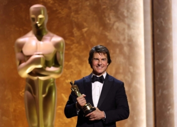 TOM CRUISE RECIBE SU PRIMER ÓSCAR EN LOS GOVERNORS AWARDS
