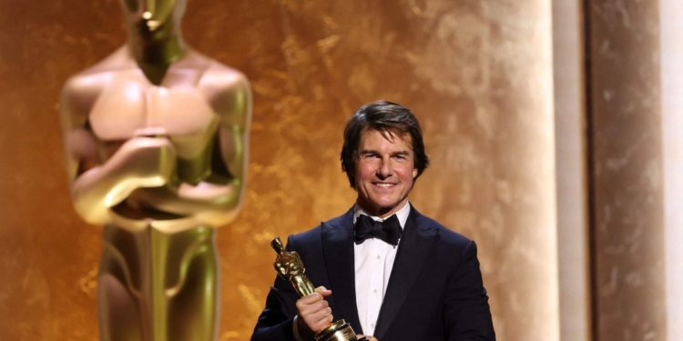 TOM CRUISE RECIBE SU PRIMER ÓSCAR EN LOS GOVERNORS AWARDS