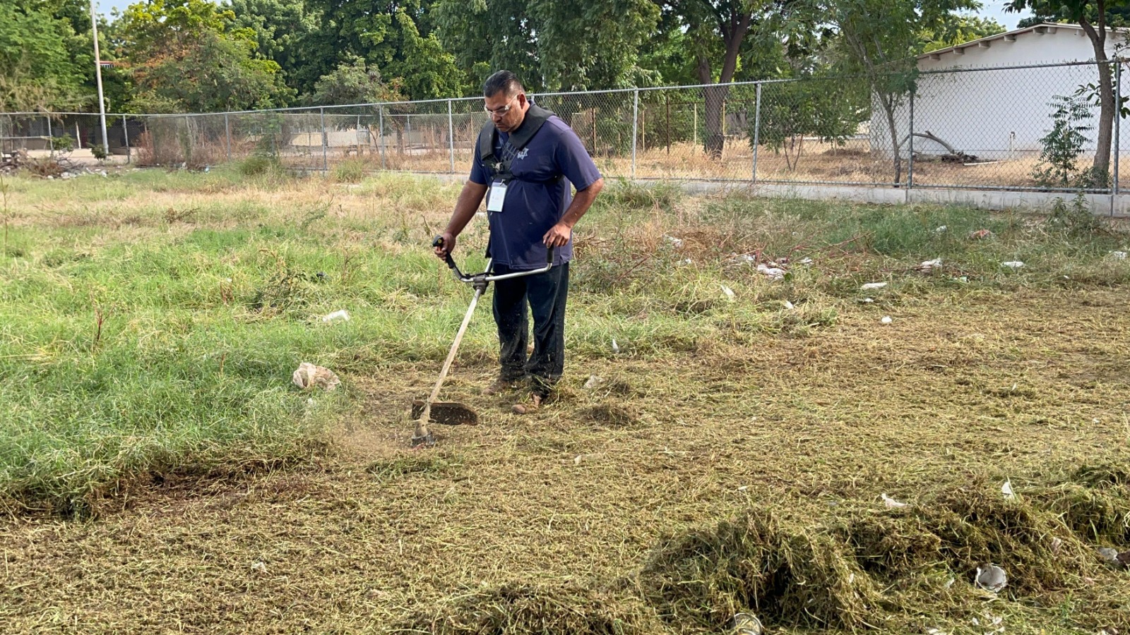 REALIZA PROGRAMAS PREVENTIVOS JORNADA DE LIMPIEZA EN LA UNIDAD DEPORTIVA DE LA COLONIA CORTINAS