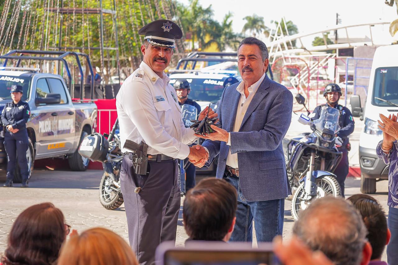 ENTREGA LAMARQUE NUEVO PARQUE VEHICULAR Y EQUIPO TECNOLÓGICO A LA SSPM