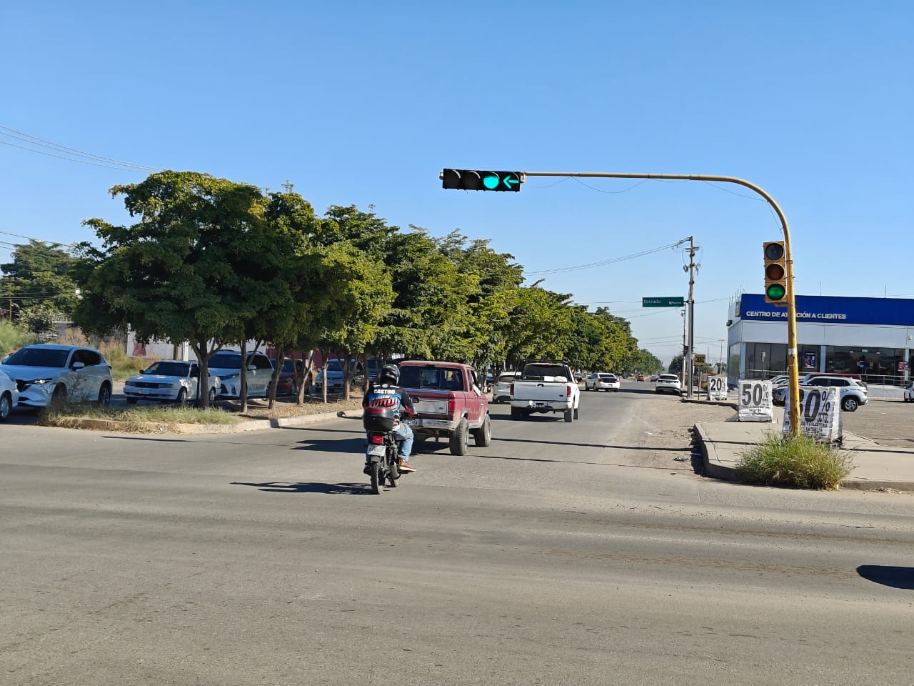 REHABILITAN SEMÁFOROS SITUADOS EN 5 DE FEBRERO Y CTM, CANANEA Y LAGO SUPERIOR