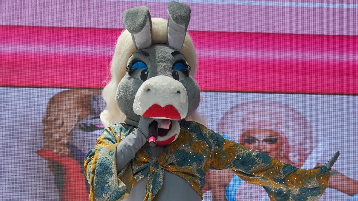 MOMO GUZMÁN DICE ADIÓS, BURRITA BURRONA, ENTRE LÁGRIMAS, ANUNCIA EL FIN DE SU PERSONAJE