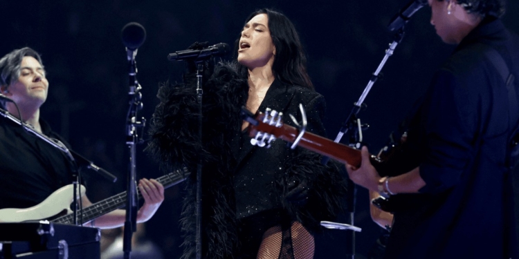 DUA LIPA LLENA EL GNP EN SU PRIMERA NOCHE EN MÉXICO