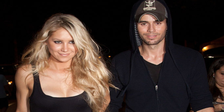 ENRIQUE IGLESIAS Y ANNA KOURNIKOVA LE DAN LA BIENVENIDA A SU CUARTO HIJO