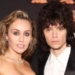 MILEY CYRUS Y MAXX MORANDO SE COMPROMETEN TRAS 4 AÑOS DE RELACIÓN