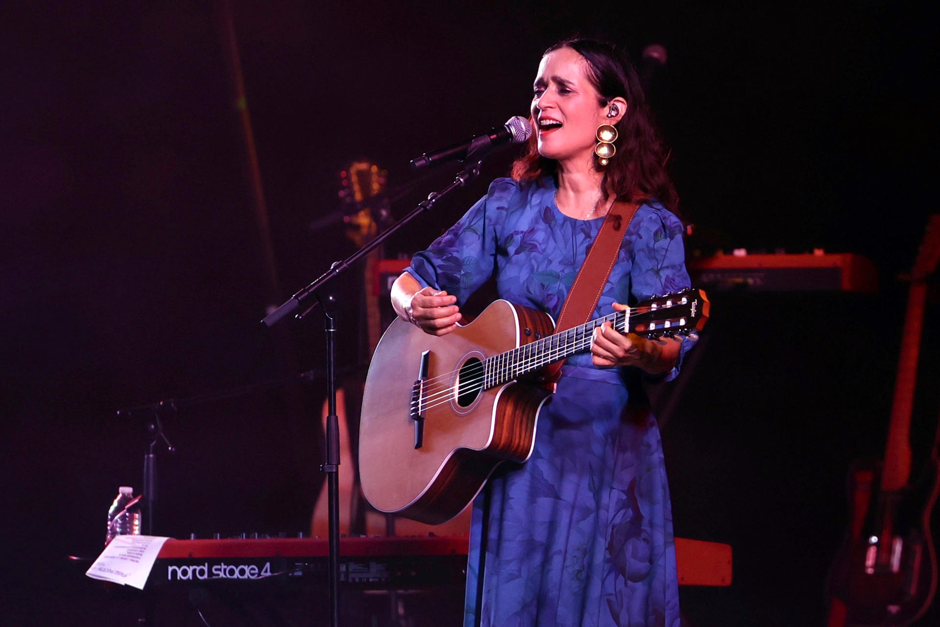 JULIETA VENEGAS ANUNCIA GIRA EN MÉXICO Y PREPARA LA PRESENTACIÓN EN VIVO DE SU NUEVO DISCO