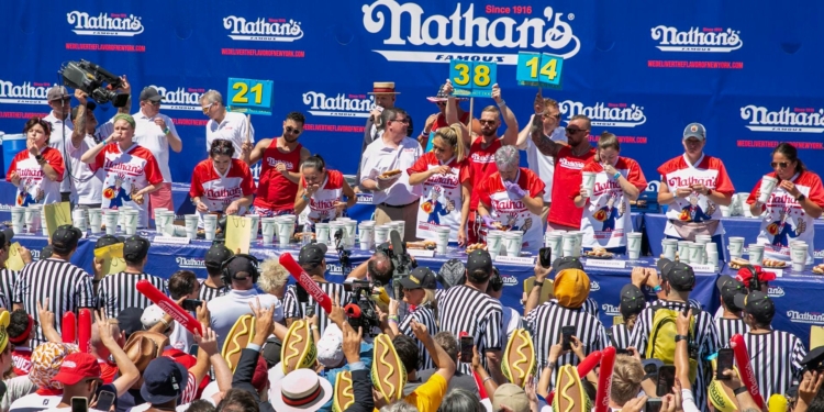 SMITHFIELD ADQUIERE LA ICÓNICA MARCA DE ‘HOT DOGS’ NATHAN’S POR 450 MILLONES DE DÓLARES