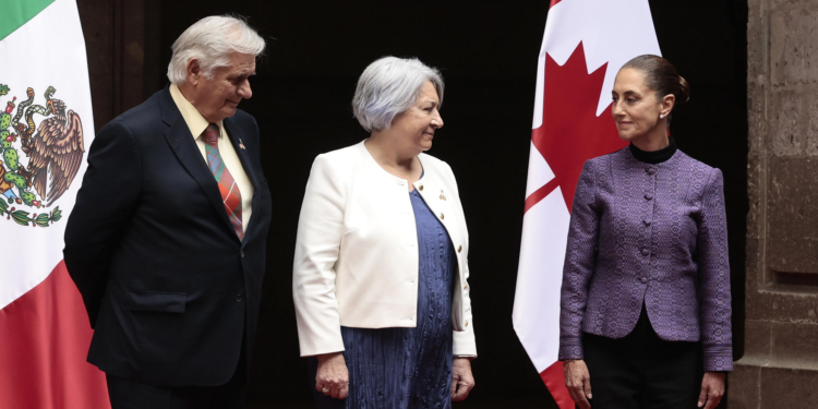 SHEINBAUM RECIBE EN PALACIO NACIONAL A LA GOBERNADORA GENERAL DE CANADÁ, MARY SIMON