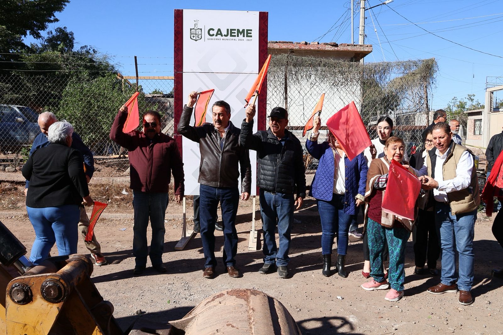 CONTINÚA JAVIER LAMARQUE CON MÁS OBRAS PARA EL BIENESTAR SOCIAL, DA BANDERAZO REHABILITACIÓN DE RED SANITARIA, AGUA Y PAVIMENTACIÓN EN LA COLONIA KINO