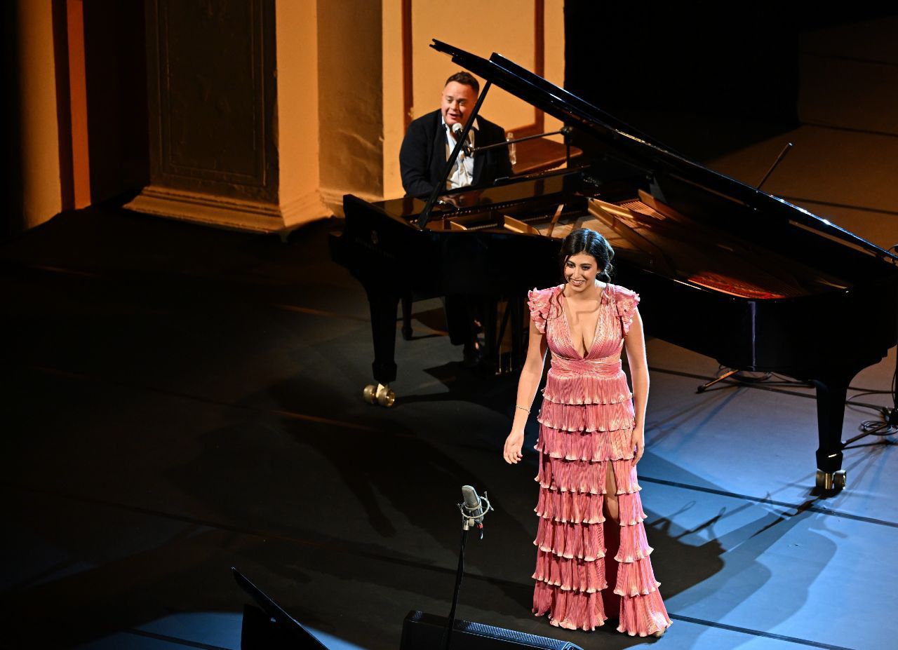 OFRECE FAOT UN VIAJE ENTRE LA ÓPERA, EL NORTEÑO, Y EL POP