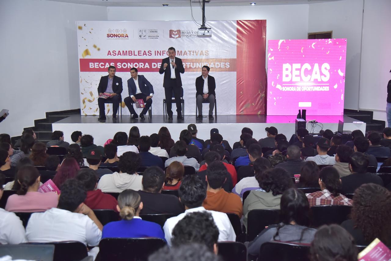 CONVIVE JAVIER LAMARQUE CON AUTORIDADES UNIVERSITARIAS EN ASAMBLEA INFORMATIVA DEL PROGRAMA BECAS SONORA