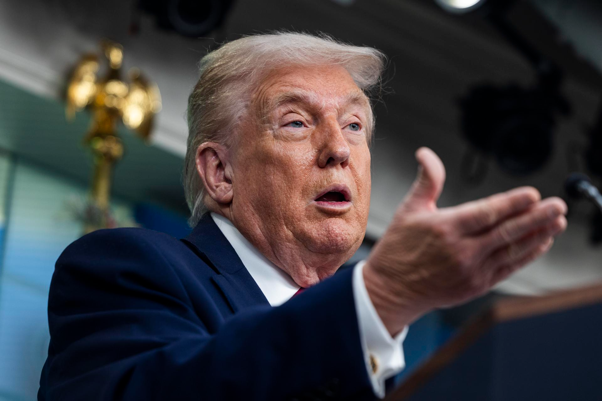 TRUMP APROVECHA LA INMINENTE TORMENTA INVERNAL EN EE.UU. PARA NEGAR EL CAMBIO CLIMÁTICO