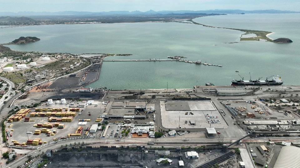 GOBERNADOR DURAZO ATRAE INTERÉS DE EMPRESA MINERA AUSTRALIANA PARA COMERCIALIZAR POR EL PUERTO DE GUAYMAS