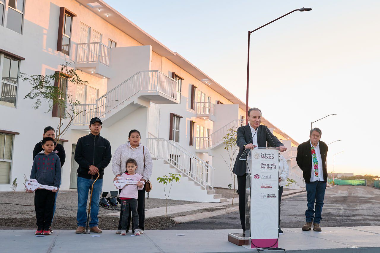 DURAZO Y SHEINBAUM ENTREGAN PRIMERAS CASAS DEL BIENESTAR EN SONORA; META DE VIVIENDA CRECE A 65 MIL