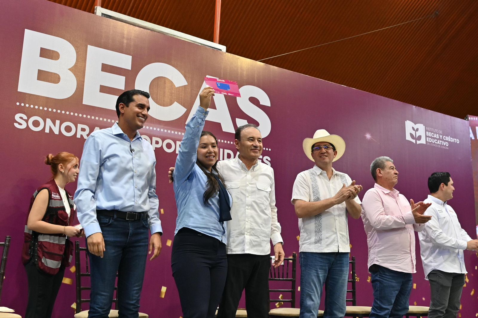 AMPLÍA GOBERNADOR DURAZO CONVOCATORIA DE BECAS SONORA DE OPORTUNIDADES PARA UNIVERSIDADES PÚBLICAS
