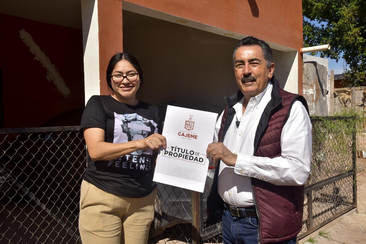 JAVIER LAMARQUE CONSOLIDA EN CAJEME CERTEZA JURÍDICA CON ENTREGA DE ESCRITURAS A FAMILIAS VULNERABLES